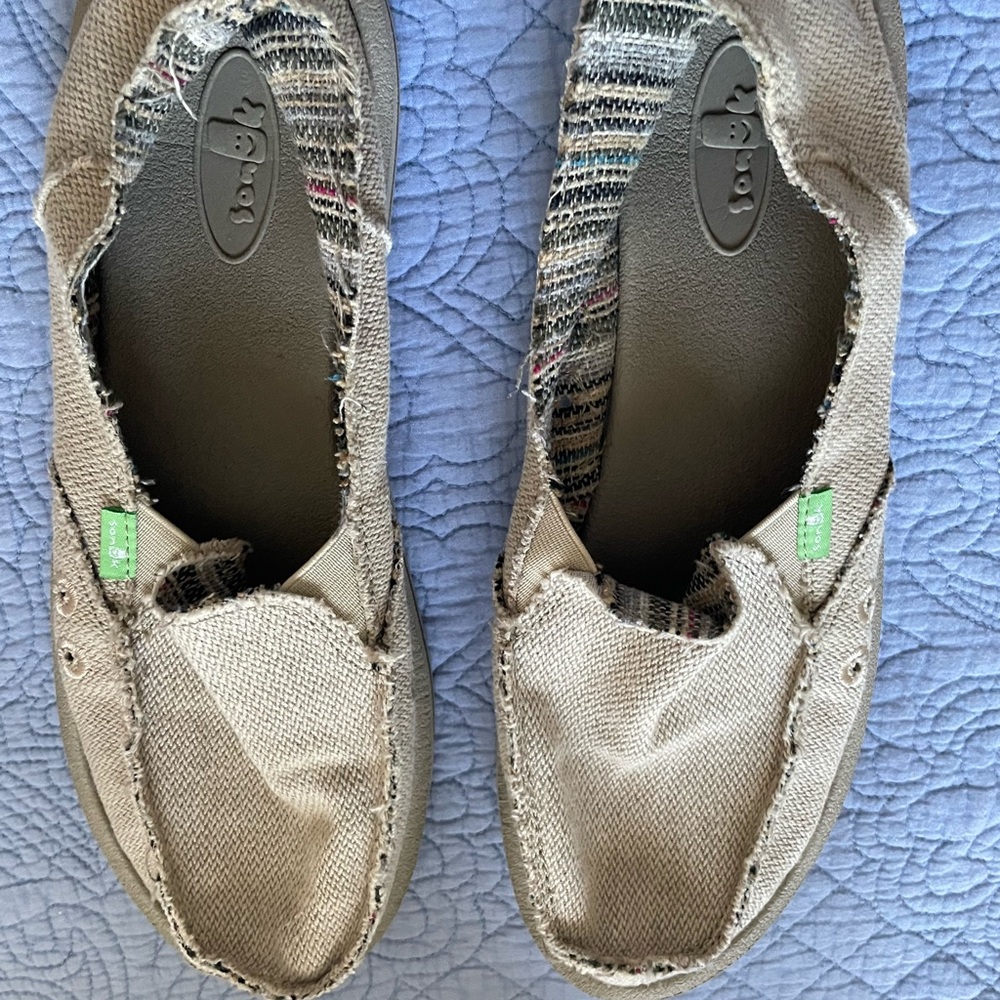 Sanuk Tan Moccasins Soft and Comfortable